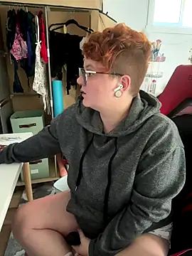 Snapshot of Sweetleeahxx chatting on September 30, 1:17 pm Sweetleeahxx online show from September 30, 1:17 pm