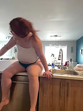 Snapshot of Sweetleeahxx chatting on February 26, 4:38 pm Sweetleeahxx online show from February 26, 4:38 pm