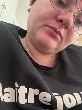 Snapshot of Sweetleeahxx chatting on September 18, 12:52 pm Sweetleeahxx online show from September 18, 12:52 pm