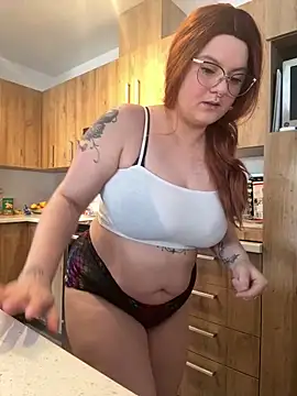 Snapshot of Sweetleeahxx chatting on March 19, 12:56 pm Sweetleeahxx online show from March 19, 12:56 pm