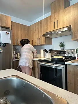 Snapshot of Sweetleeahxx chatting on February 10, 4:14 pm Sweetleeahxx online show from February 10, 4:14 pm