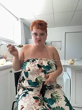 Snapshot of Sweetleeahxx chatting on September 19, 4:11 pm Sweetleeahxx online show from September 19, 4:11 pm