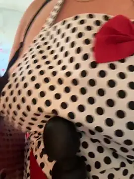 Snapshot of Sweetleeahxx chatting on October 7, 1:34 pm Sweetleeahxx online show from October 7, 1:34 pm