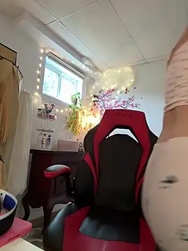 Snapshot of Sweetleeahxx chatting on September 23, 12:45 pm Sweetleeahxx online show from September 23, 12:45 pm