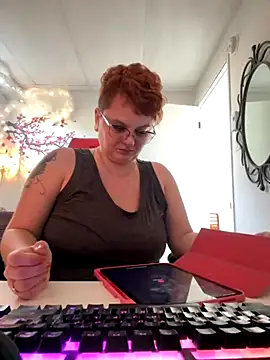 Snapshot of Sweetleeahxx chatting on September 24, 12:44 pm Sweetleeahxx online show from September 24, 12:44 pm