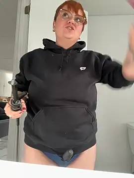 Snapshot of Sweetleeahxx chatting on October 30, 1:31 pm Sweetleeahxx online show from October 30, 1:31 pm