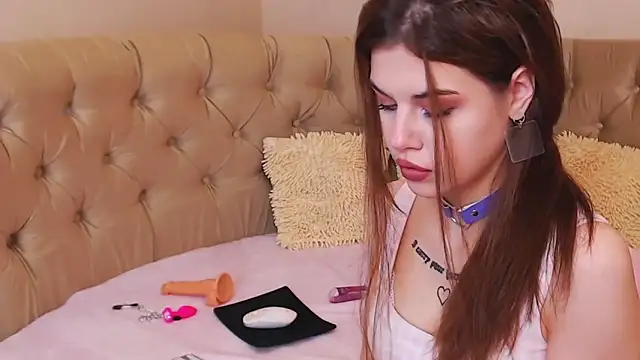 evelonel online show from November 28, 7:14 pm