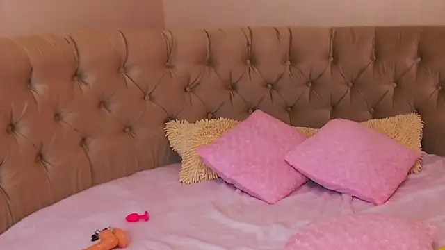 evelonel online show from April 8, 7:15 pm