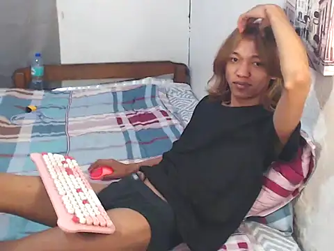 imtwinky online show from February 15, 2:38 pm