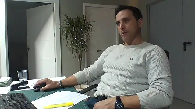 Lucas   81 online show from December 17, 7:19 pm