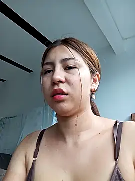 Snapshot of Sara_Brownx chatting on April 22, 9:32 pm Sara Brownx online show from April 22, 9:32 pm