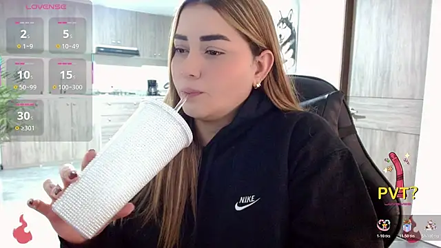 Lucia star   online show from December 5, 12:21 am