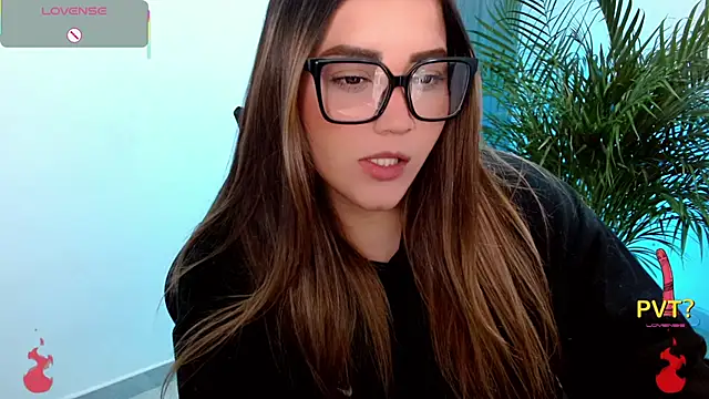 Snapshot of Lucia_star__ chatting on June 18, 11:21 pm Lucia star online show from June 18, 11:21 pm