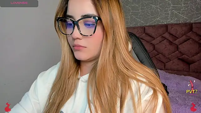 Snapshot of Lucia_star__ chatting on January 28, 11:07 pm Lucia star online show from January 28, 11:07 pm