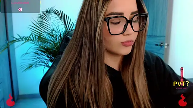 Lucia star   online show from March 25, 1:06 am