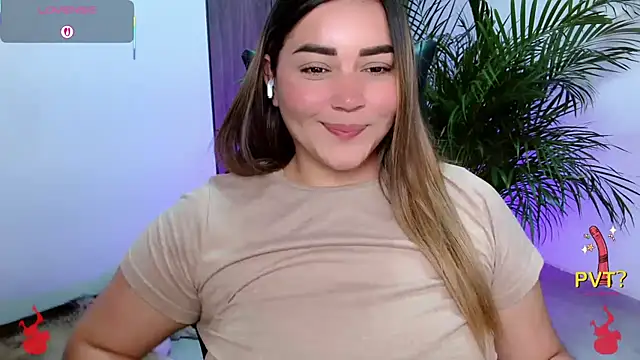 Snapshot of Lucia_star__ chatting on June 28, 1:23 am Lucia star online show from June 28, 1:23 am