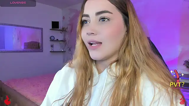 Snapshot of Lucia_star__ chatting on February 12, 2:56 am Lucia star online show from February 12, 2:56 am