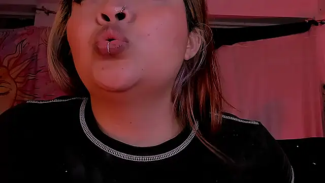 Snapshot of Agatha_humidity chatting on March 10, 7:33 am Agatha humidity online show from March 10, 7:33 am