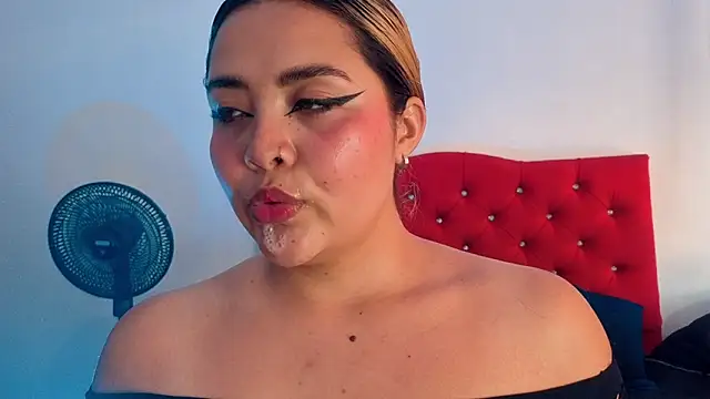 Snapshot of Agatha_humidity chatting on June 18, 7:41 pm Agatha humidity online show from June 18, 7:41 pm
