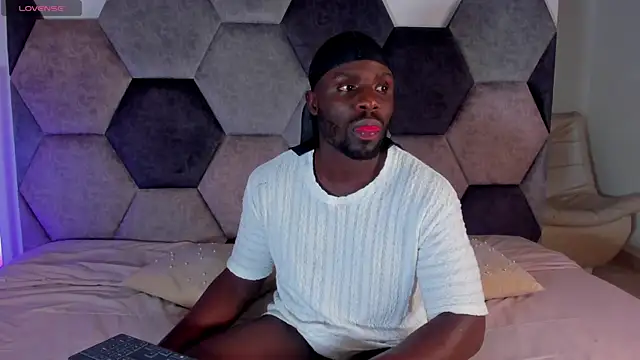 Latrellx7 online show from April 19, 3:40 am