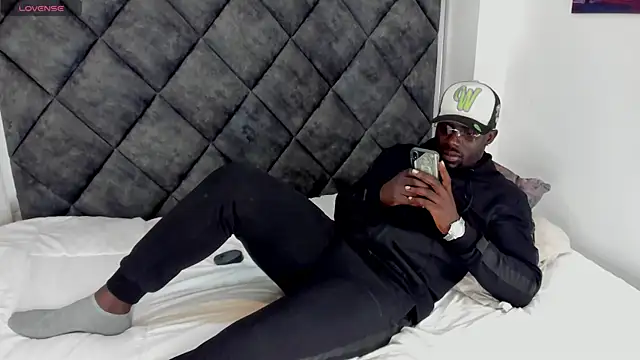 Latrellx7 online show from September 12, 3:28 am