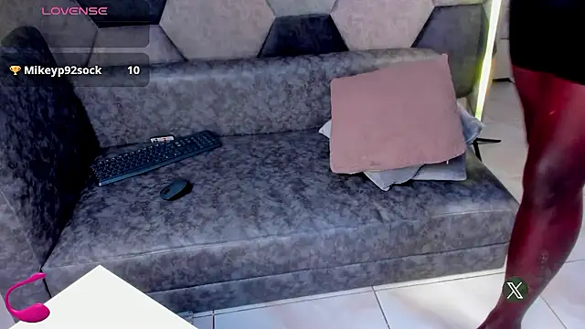 Latrellx7 online show from January 9, 2:07 am