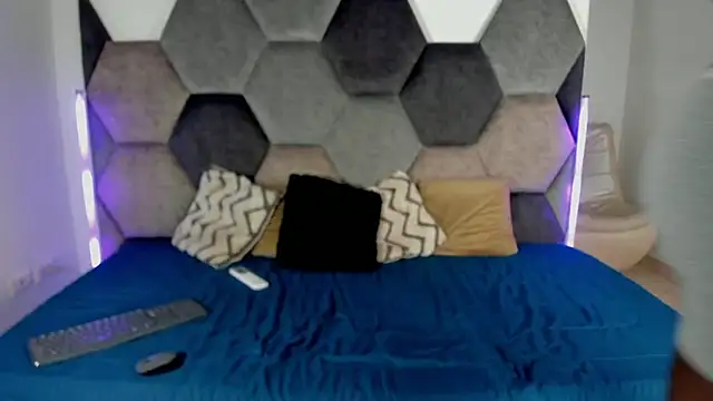 Latrellx7 online show from May 13, 3:24 am