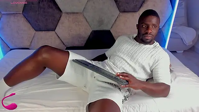 Latrellx7 online show from February 16, 3:38 am