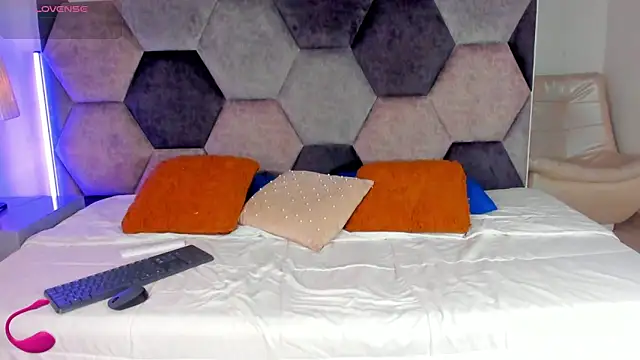 Latrellx7 online show from March 5, 4:09 am