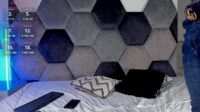 Latrellx7 online show from March 28, 3:40 am