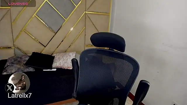 Latrellx7 online show from November 21, 4:11 am