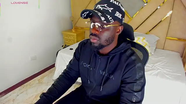 Latrellx7 online show from October 31, 11:55 pm