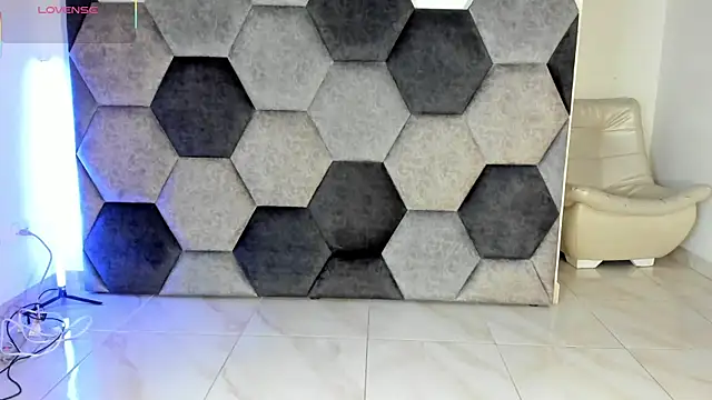 Latrellx7 online show from April 5, 3:35 am