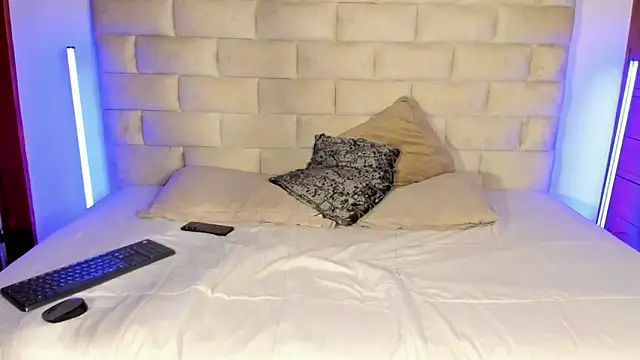 Latrellx7 online show from February 5, 12:06 am