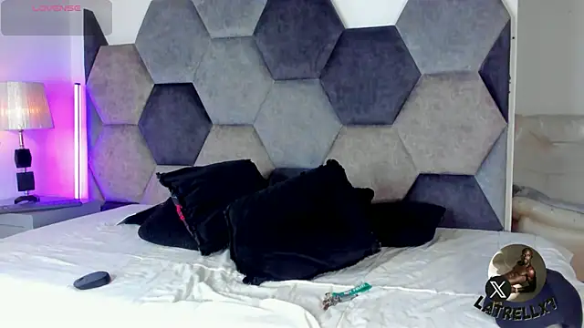 Latrellx7 online show from March 23, 4:12 am