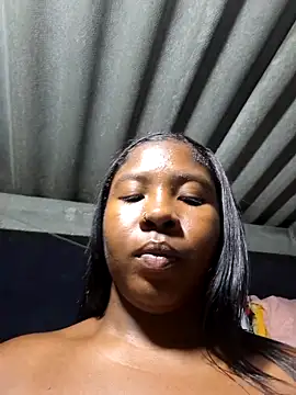 Snapshot of LaurennTyler chatting on February 1, 11:37 pm LaurennTyler online show from February 1, 11:37 pm