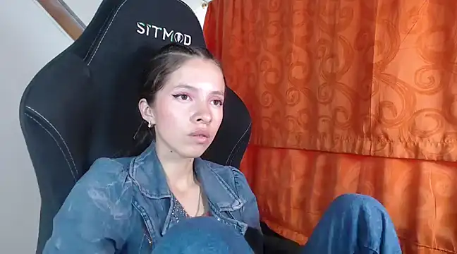Snapshot of sweetdam12 chatting on February 20, 8:25 pm sweetdam12 online show from February 20, 8:25 pm