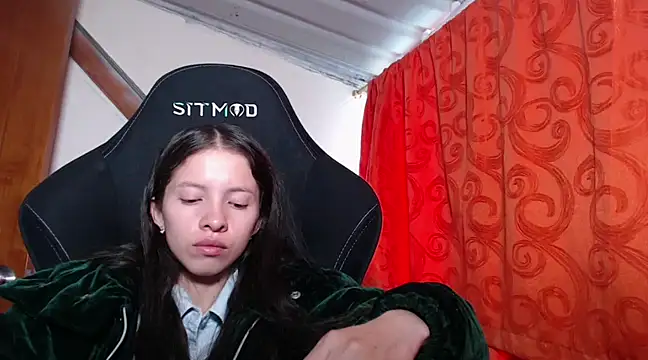 Snapshot of sweetdam12 chatting on March 10, 8:12 pm sweetdam12 online show from March 10, 8:12 pm