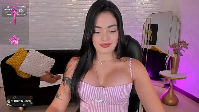 Snapshot of GiaFerrara chatting on October 16, 7:00 pm GiaFerrara online show from October 16, 7:00 pm