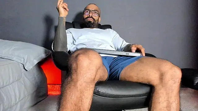 Snapshot of Brock_hurn1 chatting on December 4, 12:53 am Brock hurn1 online show from December 4, 12:53 am