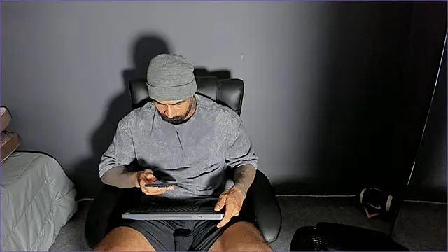 Snapshot of Brock_hurn1 chatting on June 19, 1:11 am Brock hurn1 online show from June 19, 1:11 am