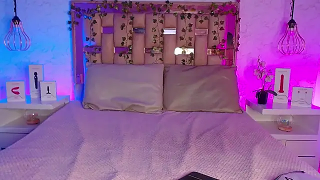 GigiVolkova online show from March 6, 7:43 pm