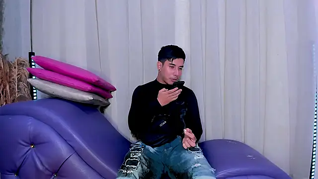 Yourslust  online show from January 18, 12:30 pm