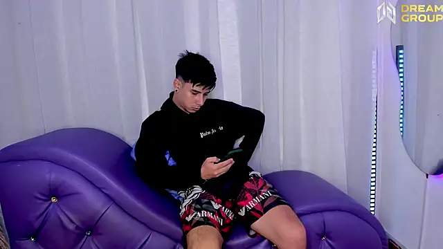 Yourslust  online show from November 3, 1:37 pm