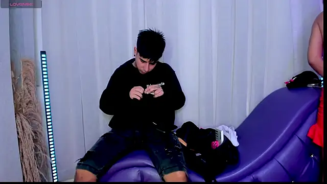 Yourslust  online show from November 21, 9:14 pm