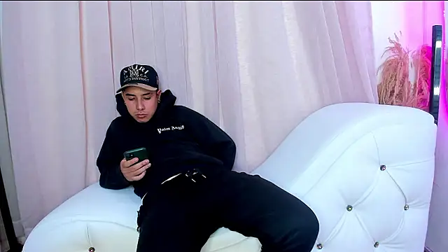 Yourslust  online show from March 21, 2:02 am