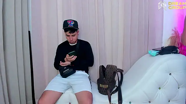 Yourslust  online show from April 13, 8:46 pm