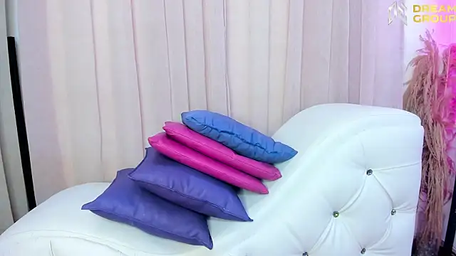 Yourslust  online show from April 14, 2:00 pm