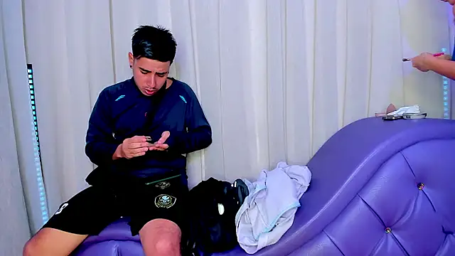 Yourslust  online show from January 6, 7:29 pm