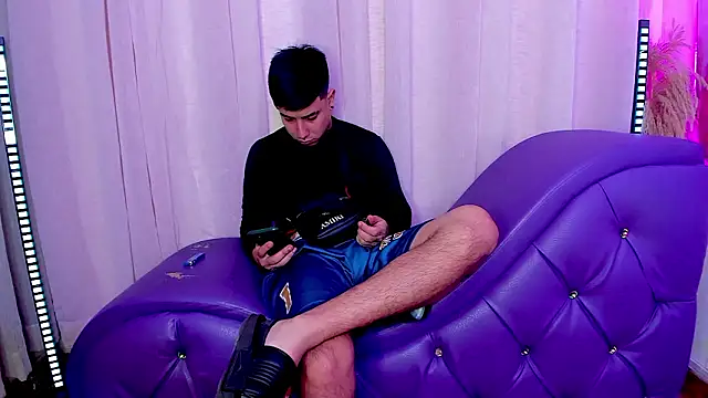 Yourslust  online show from February 19, 1:30 pm